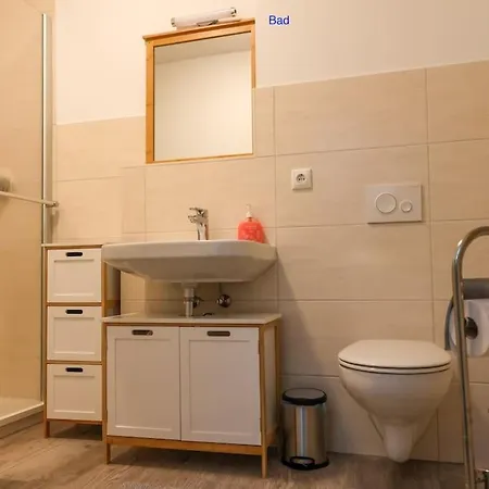 Freundliche Wohnung Mit Parkplatz Und Terrasse Neubrandenbourg Extérieur photo