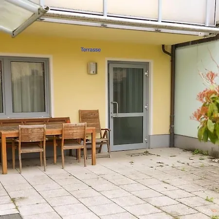 Freundliche Wohnung Mit Parkplatz Und Terrasse Neubrandenbourg Extérieur photo
