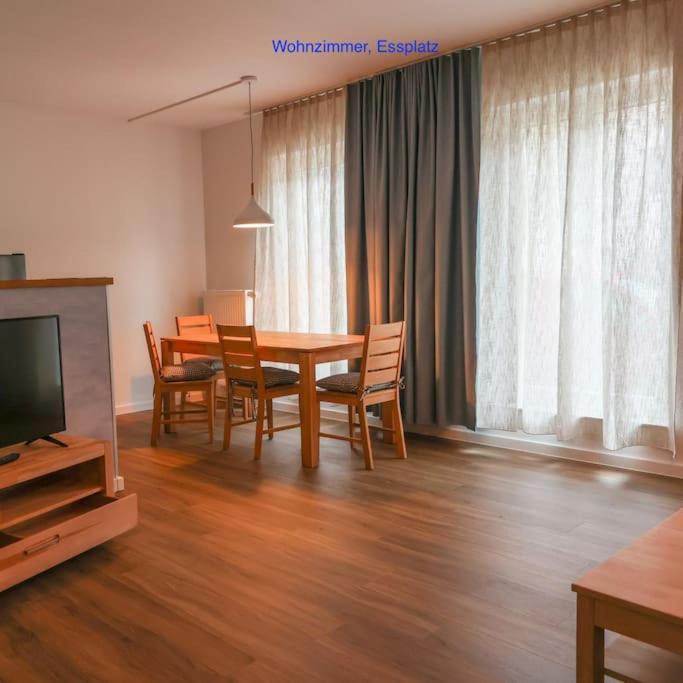 Freundliche Mit Parkplatz Und Terrasse * Neubrandenbourg